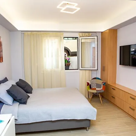 Studio Apartment With All Amenities In Kolonaki Athens Exterior photo