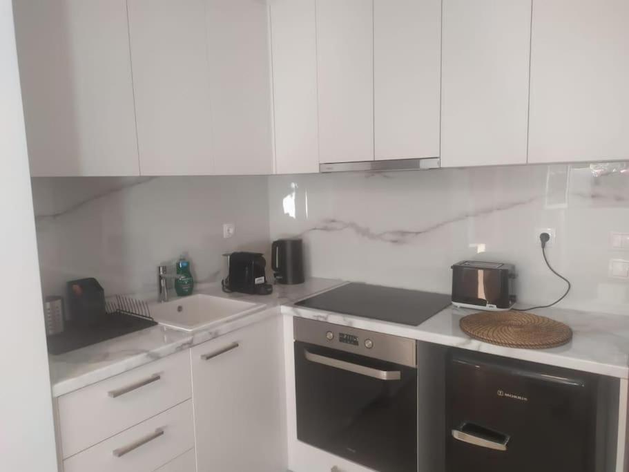 With Amenities In Kolonaki *