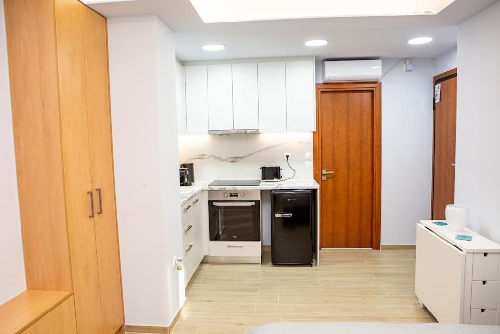 With Amenities In Kolonaki Apartment *