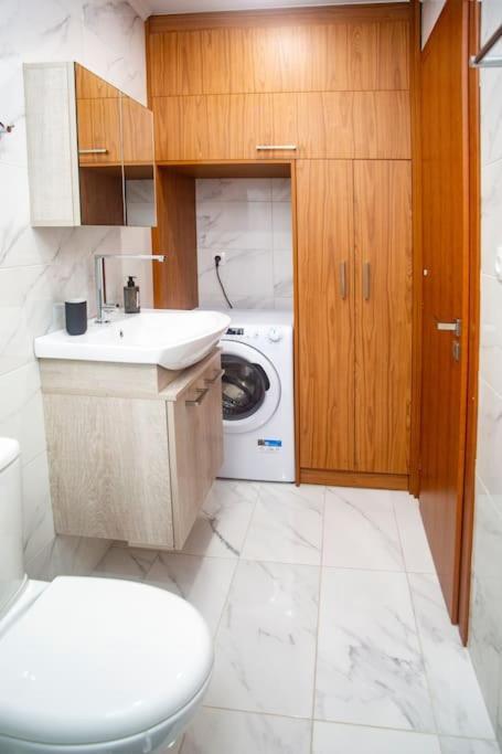 With Amenities In Kolonaki