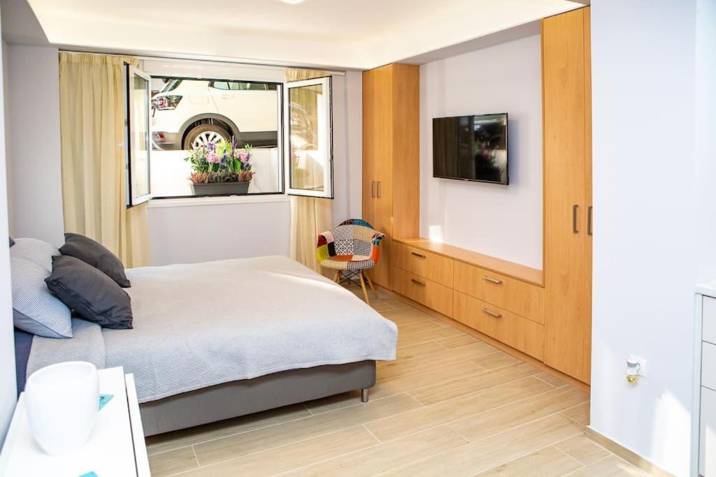 With Amenities In Kolonaki Apartment *