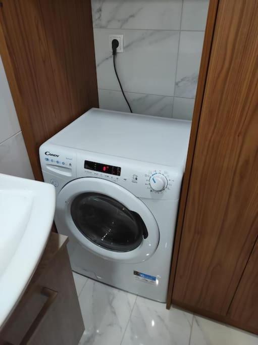 With Amenities In Kolonaki
