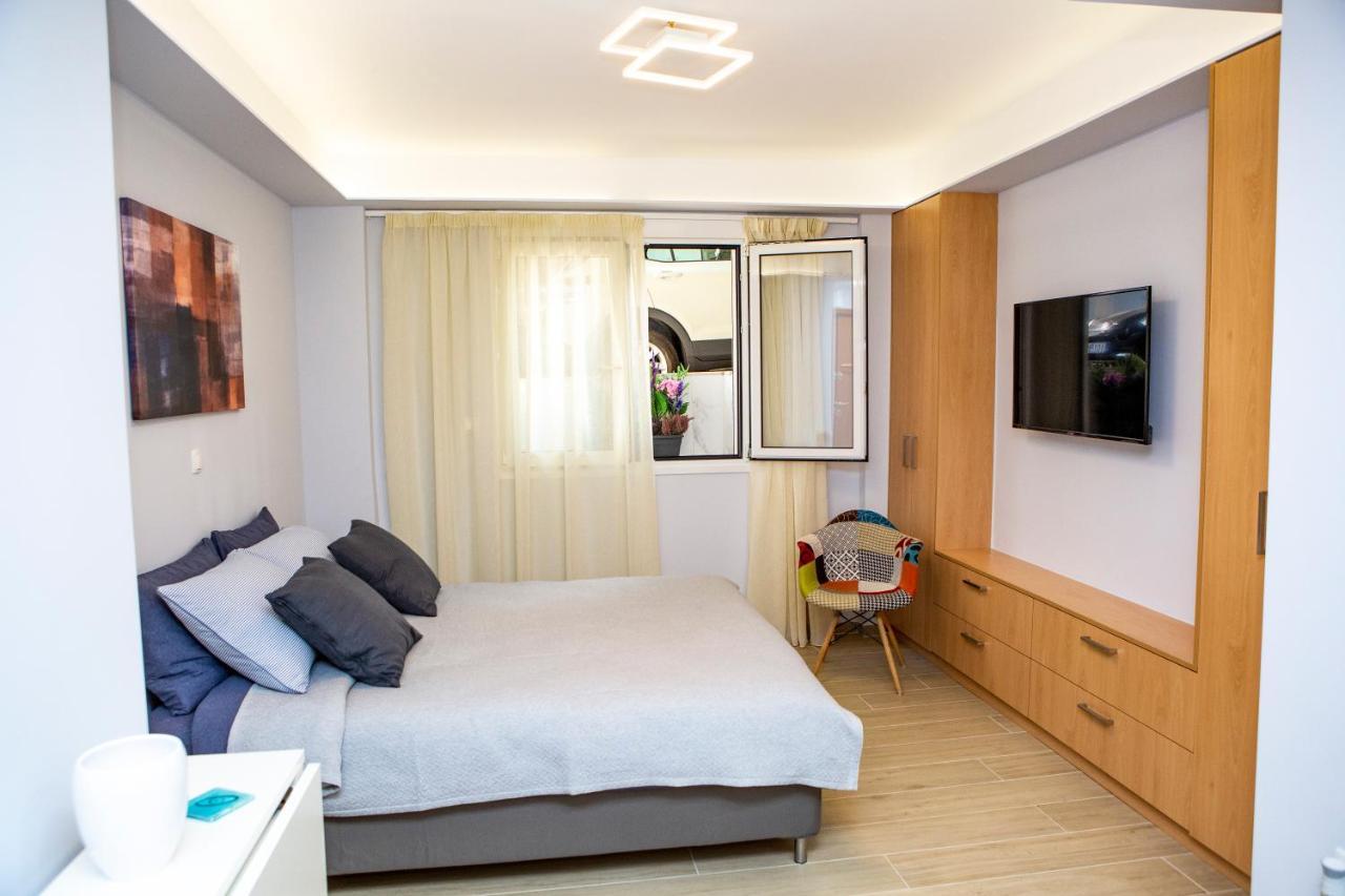 With Amenities In Kolonaki